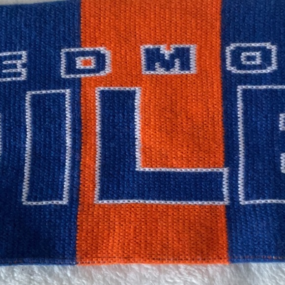 Edmonton Oilers Blue and Orange Scarf NHL - Picture 4 of 6